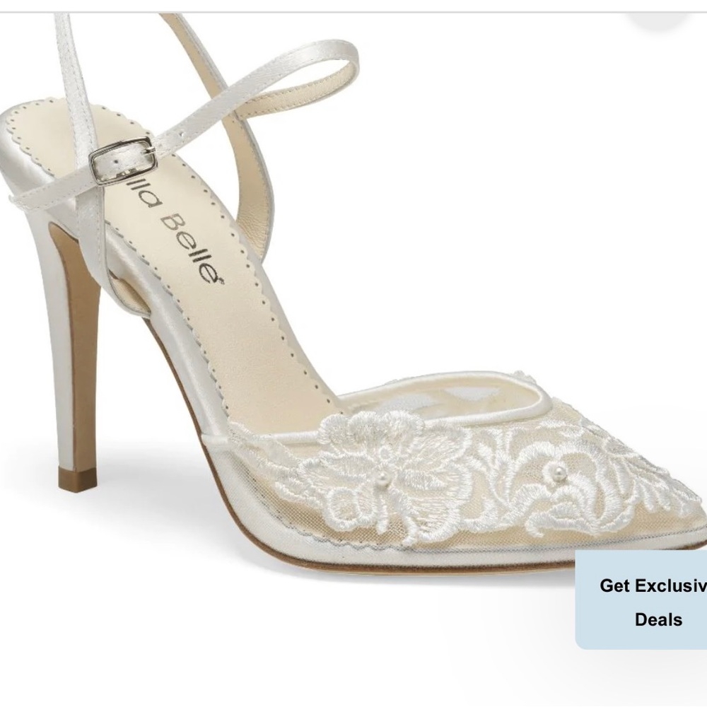 NEW with Bag —never worn! Bella belle style maya wedding shoes in size 7
